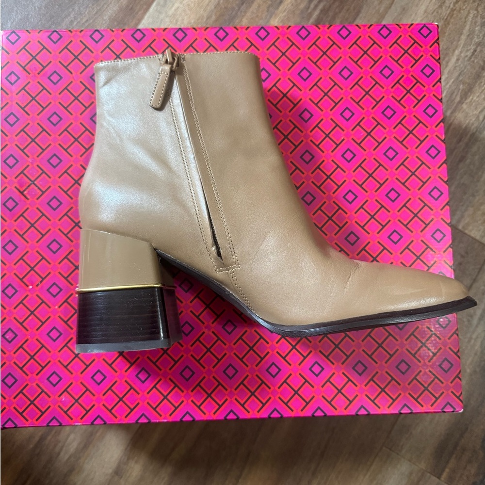 Tory Burch Calf Leather Ankle Boots 75MM Taupe/Tan Side Zip Square Toe. 9.5M - Picture 5 of 8